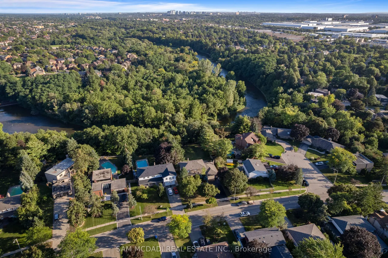 21 Kenninghall Boulevard — photo 3