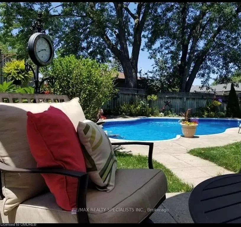 6 NORVAL Crescent — photo 39