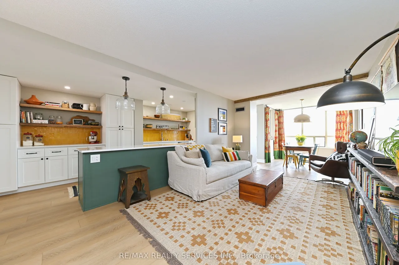 20 Cherrytree Drive — photo 2