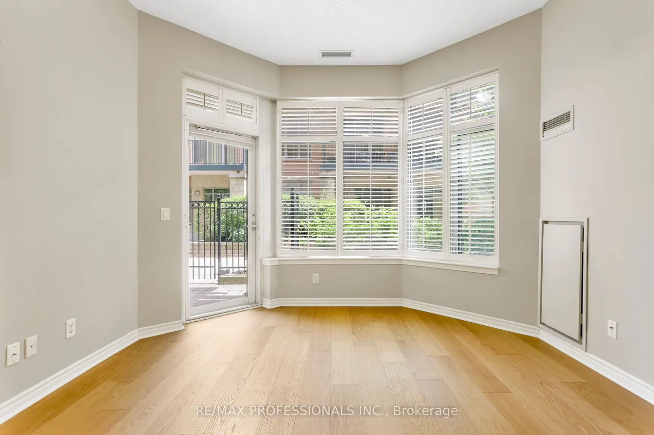 350 Princess Royal Drive — photo 3