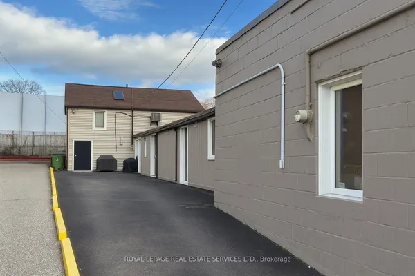 33 S Station Street