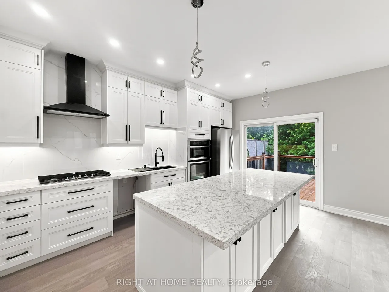 1530 Portsmouth Place — photo 3