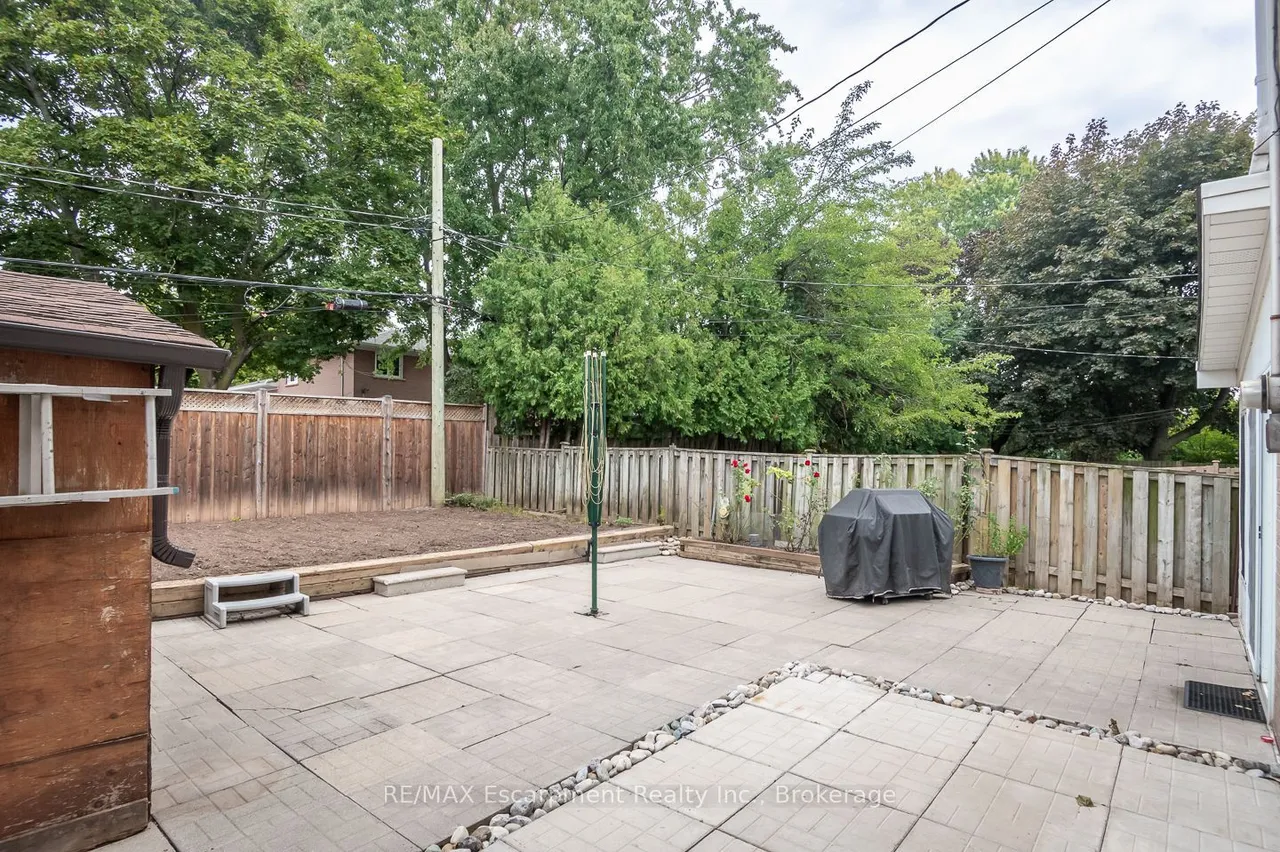 1237 REDBANK Crescent — photo 25