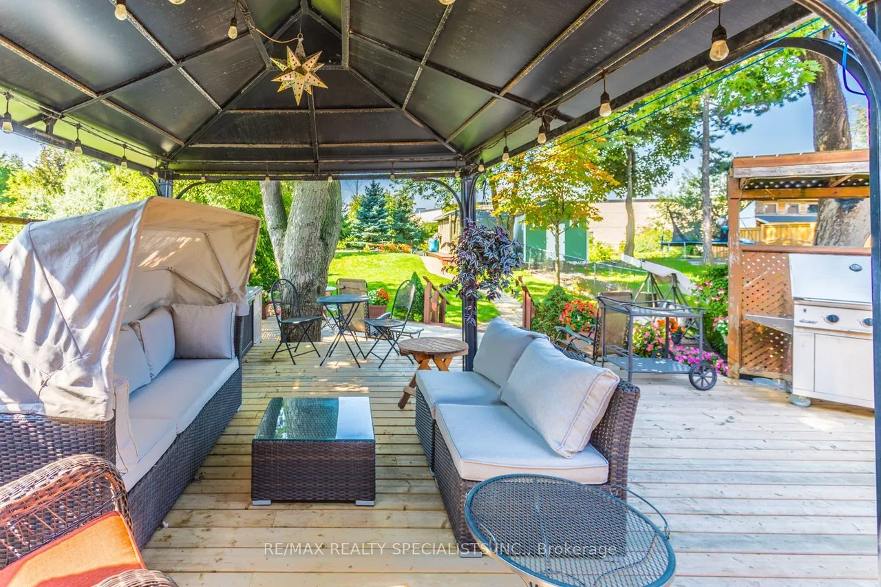 32 Falconer Drive — photo 3