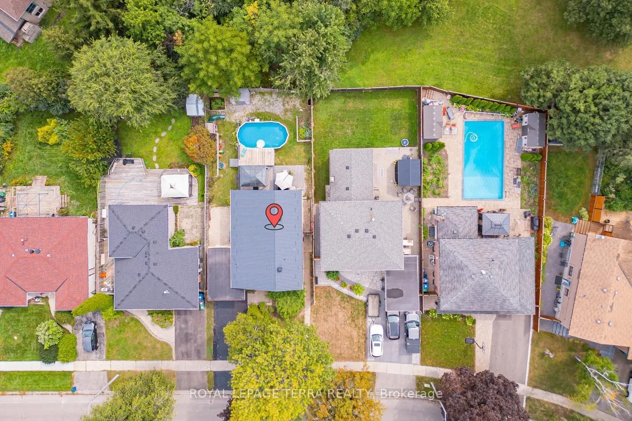 1571 Lewisham Drive — photo 3