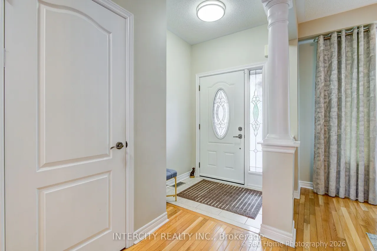 27 Modesto Crescent — photo 3