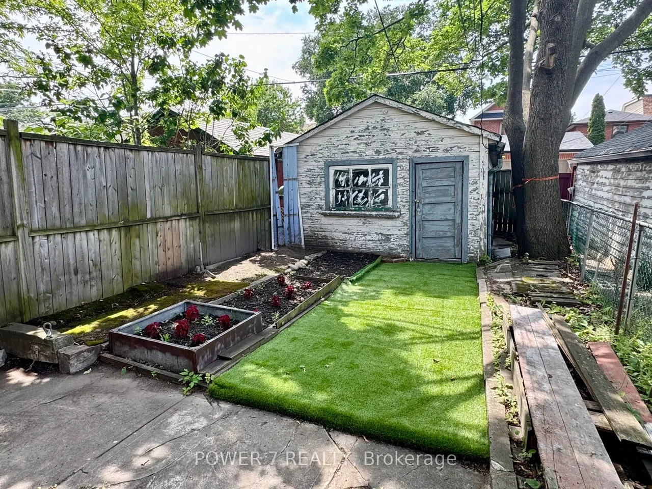 810 Ossington Avenue — photo 23