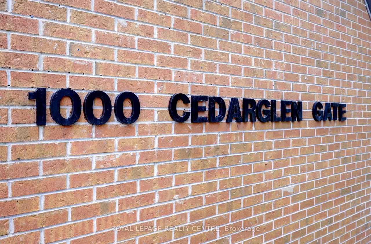 1000 Cedarglen Gate — photo 37