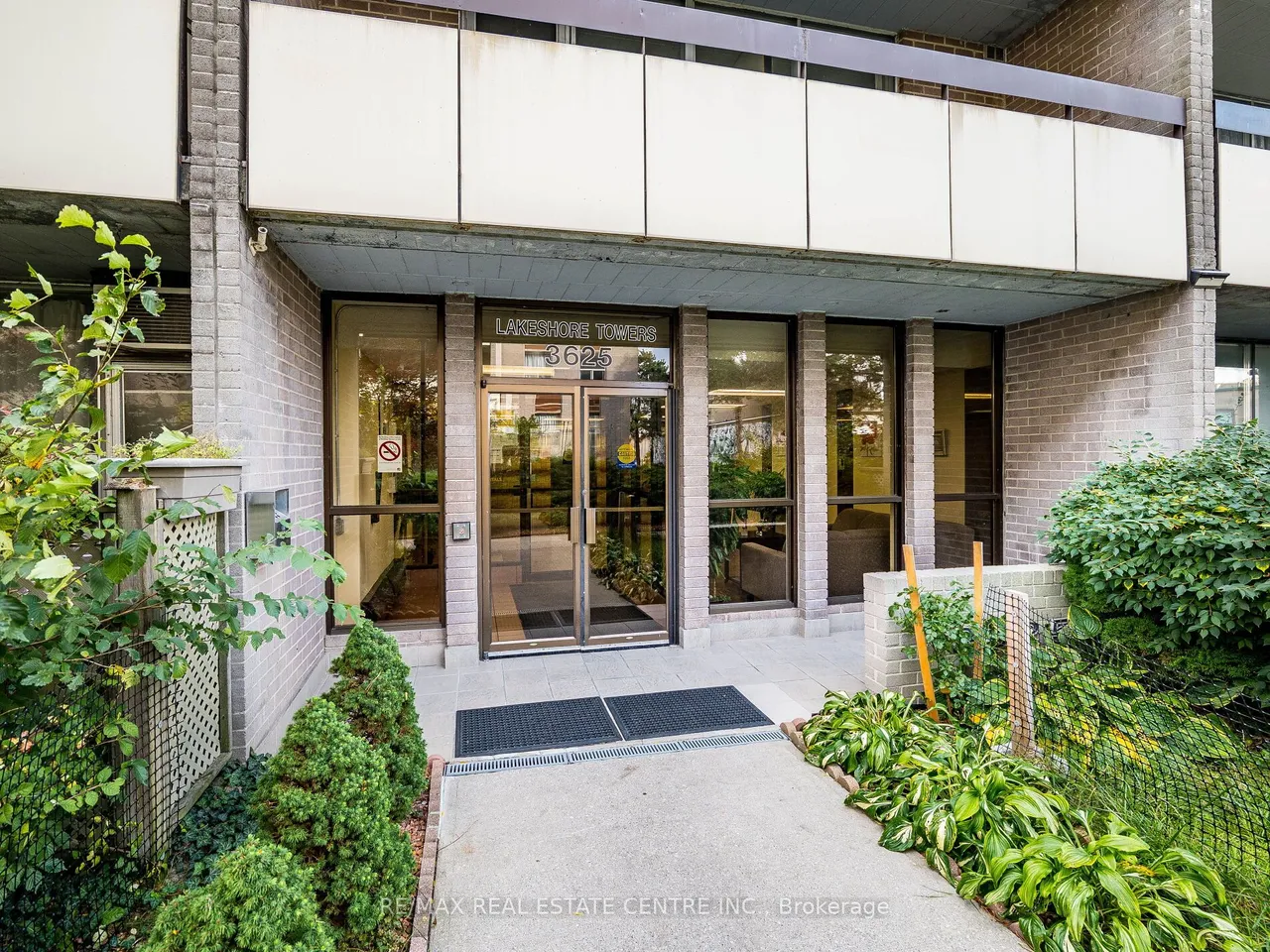 3625 Lake Shore Boulevard W