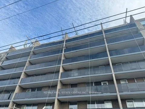 3625 Lake Shore Boulevard W — photo 2