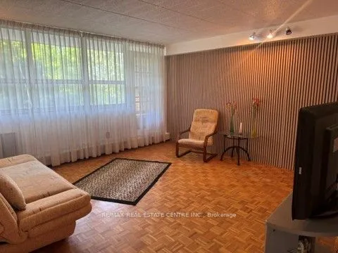 3625 Lake Shore Boulevard W — photo 3