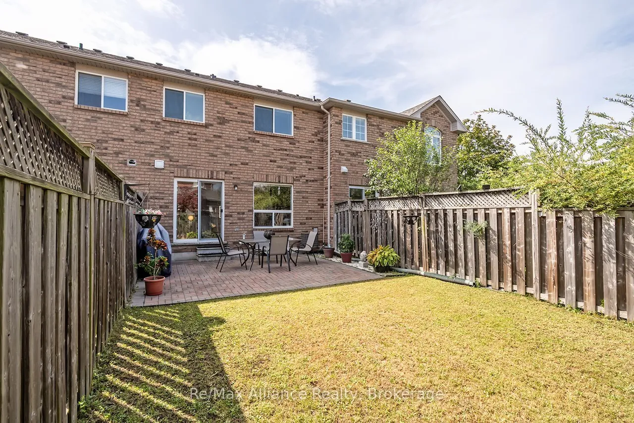 2155 Redstone Crescent — photo 33