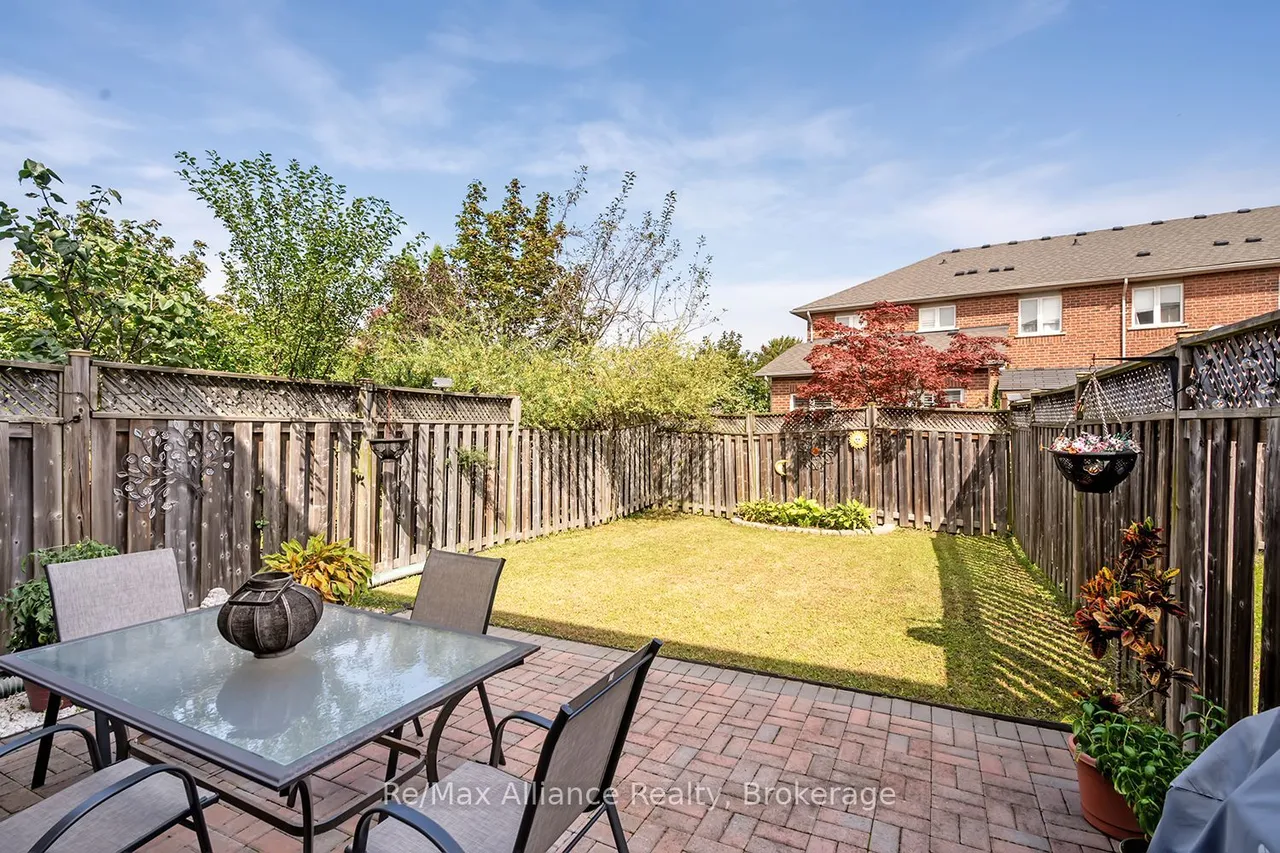 2155 Redstone Crescent — photo 34