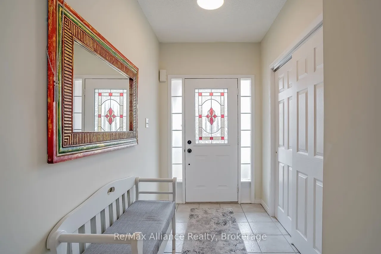 2155 Redstone Crescent — photo 3