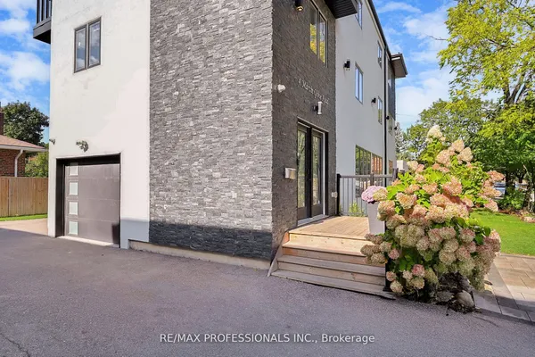 4 Martin Grove Road — photo 2