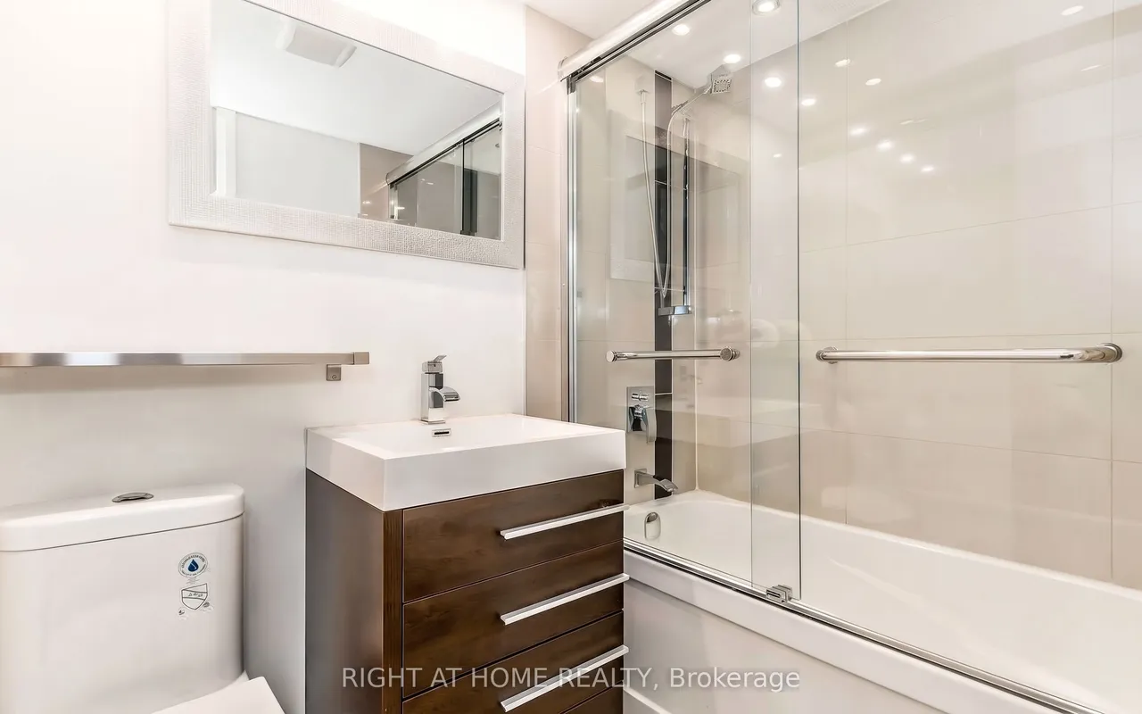 1300 Mississauga Valley Boulevard — photo 11