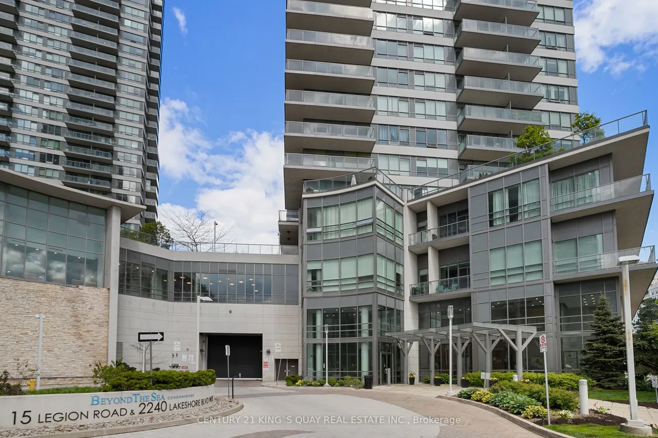 2240 Lake Shore Boulevard W — photo 2