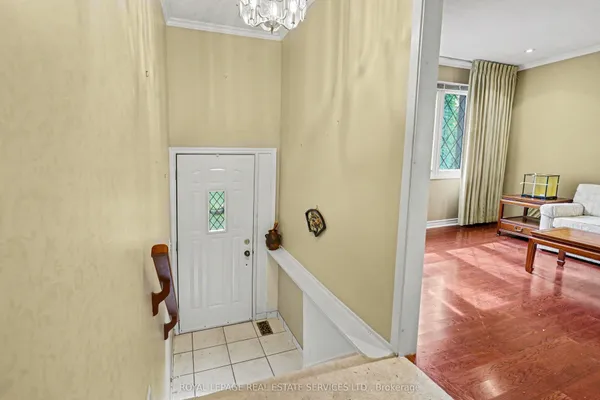 1577 Thompson Street — photo 2