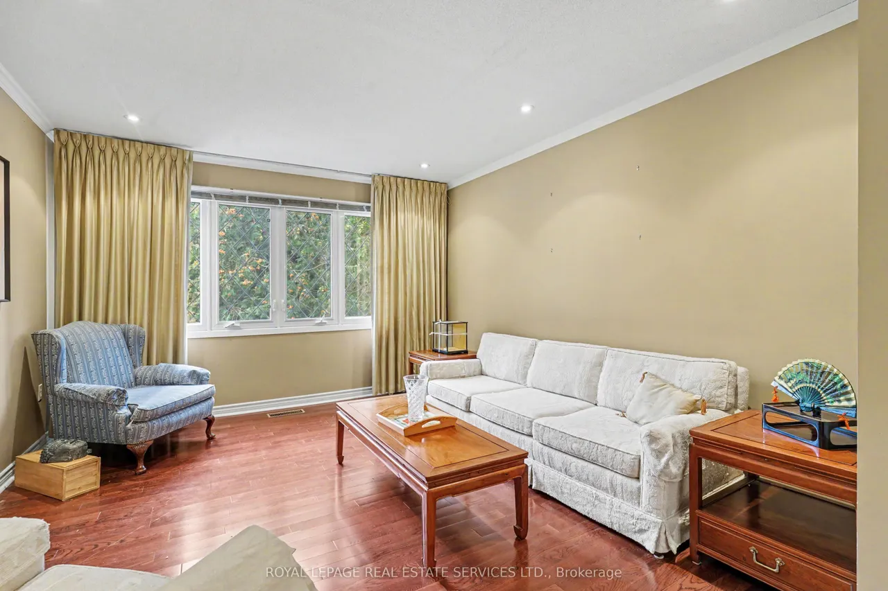 1577 Thompson Street — photo 3