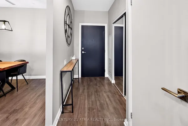 4208 Dundas Street W — photo 2