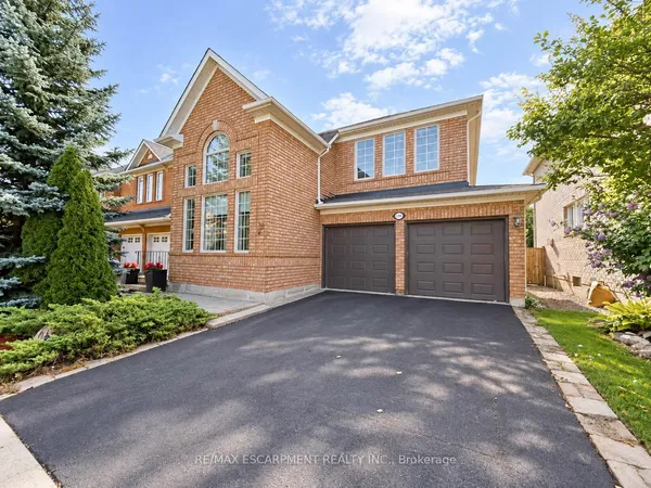 1396 Thorncrest Crescent