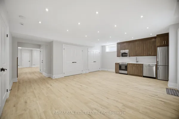 1496 Mansfield Drive — photo 2