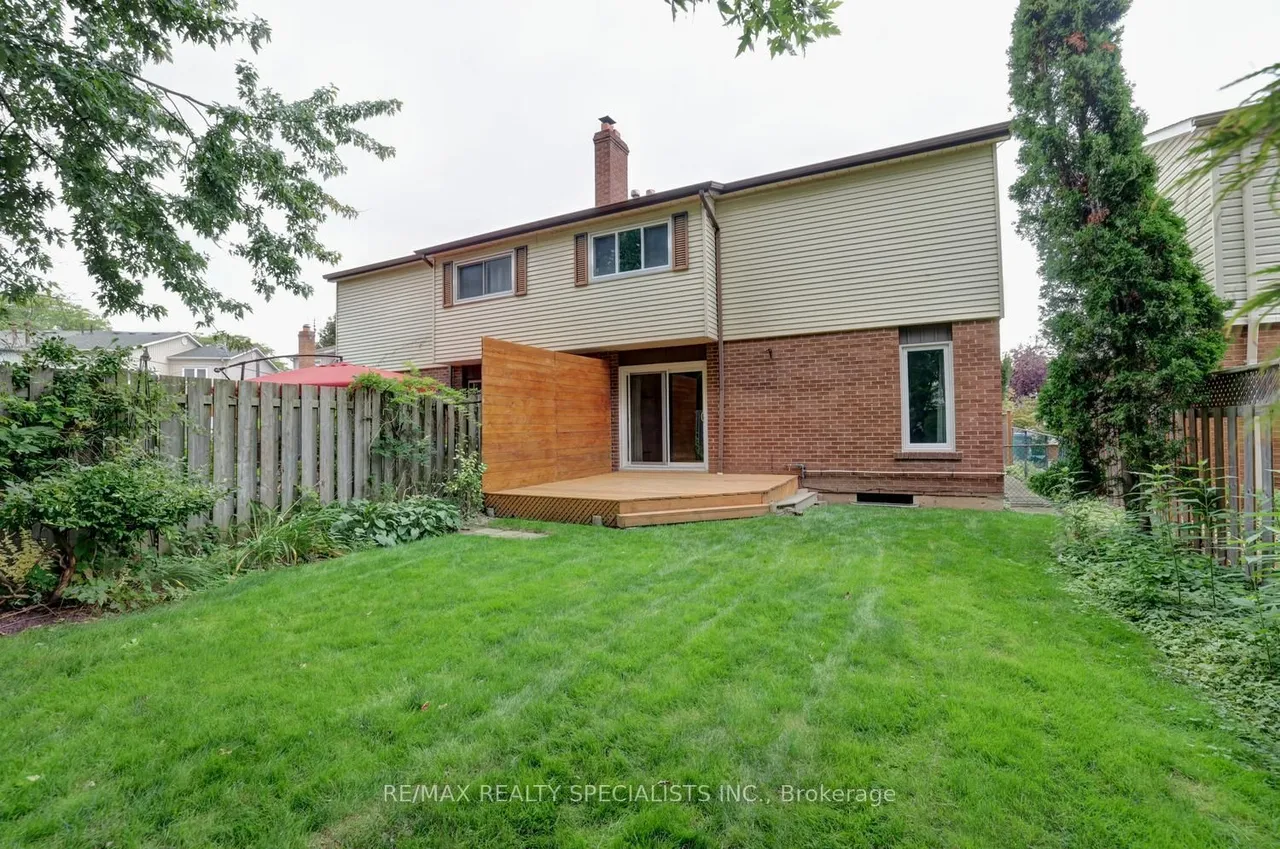 2442 Basswood Crescent — photo 11