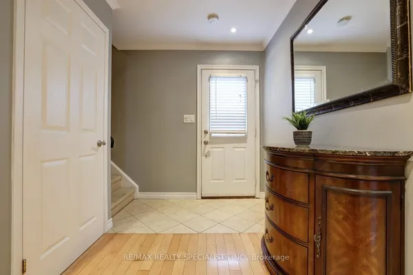 2442 Basswood Crescent — photo 2