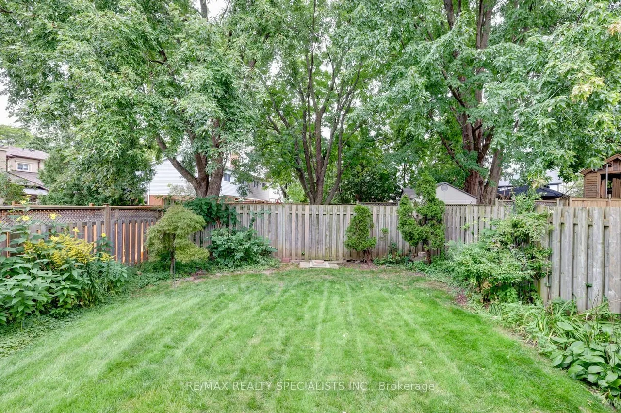 2442 Basswood Crescent — photo 10