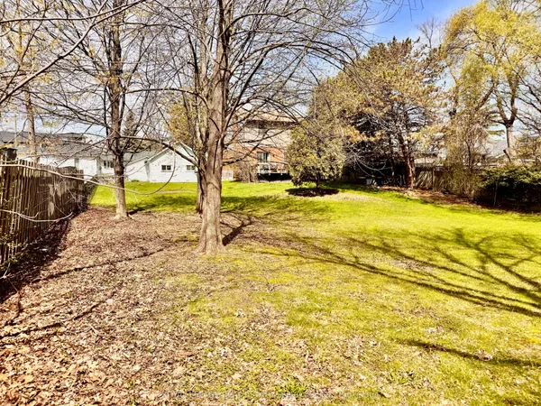 2386 Sovereign Street — photo 2