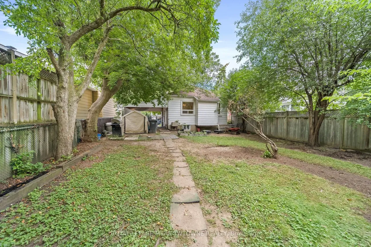 27 Royce Avenue — photo 16