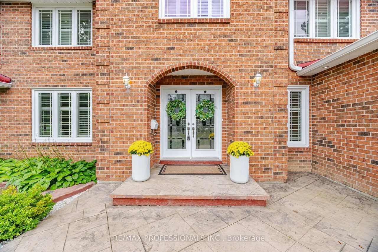4 McFadden Drive — photo 3
