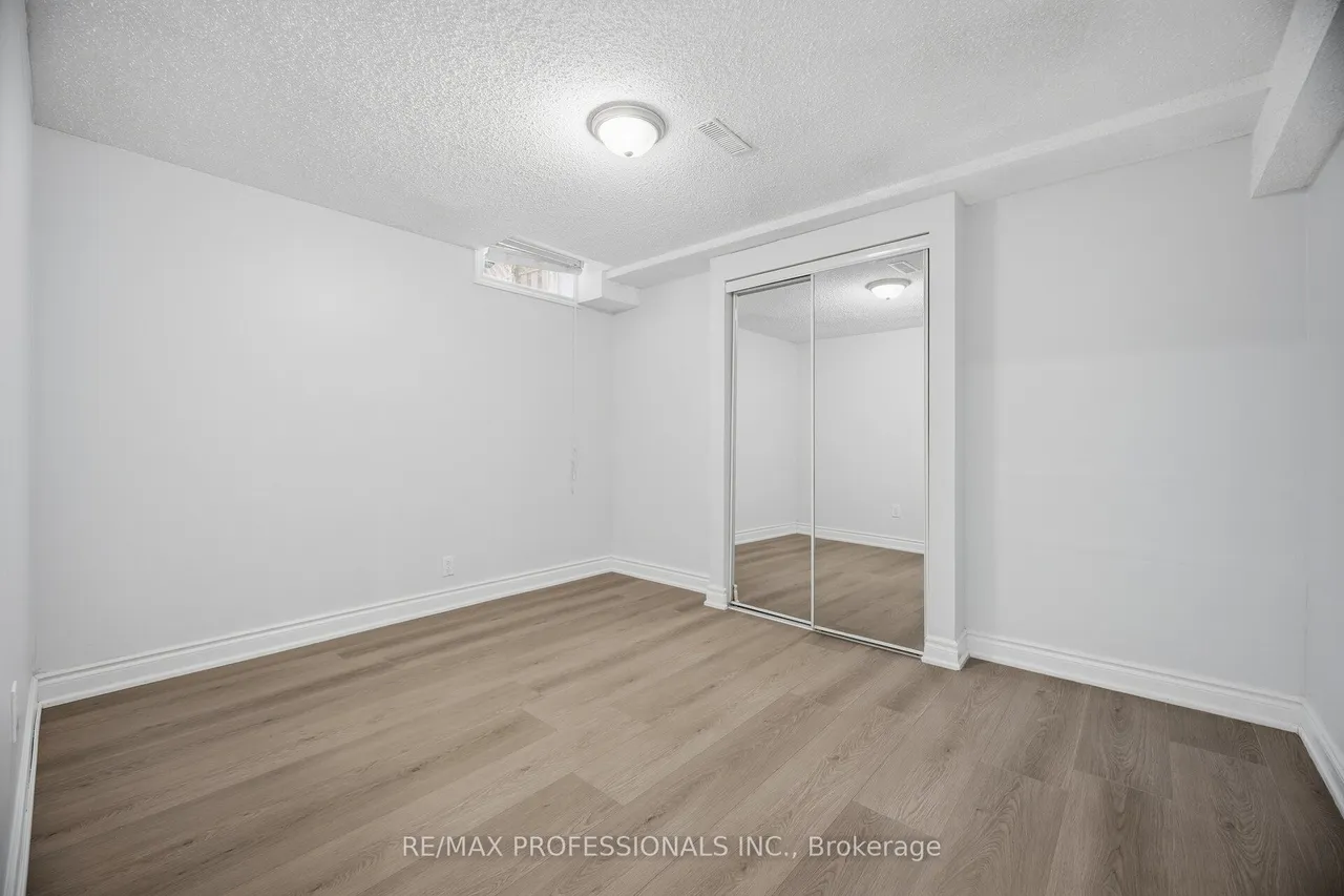 4 McFadden Drive — photo 32