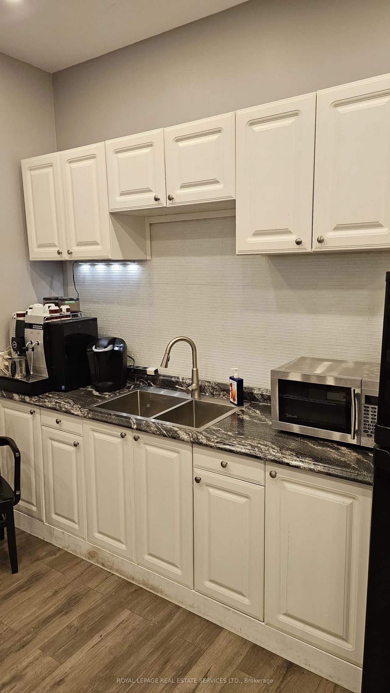 5484 Tomken Road — photo 3