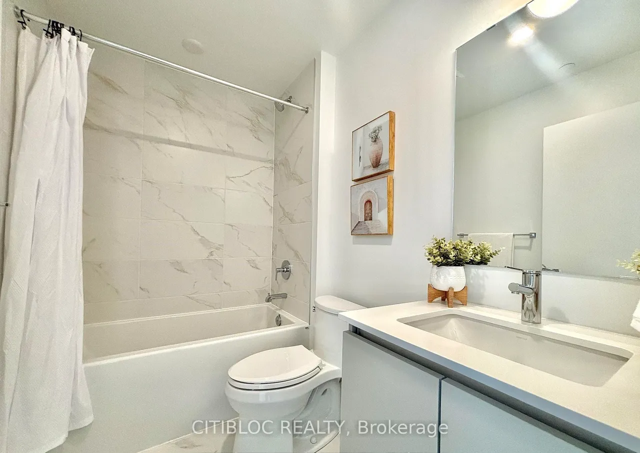 405 Dundas Street W — photo 3