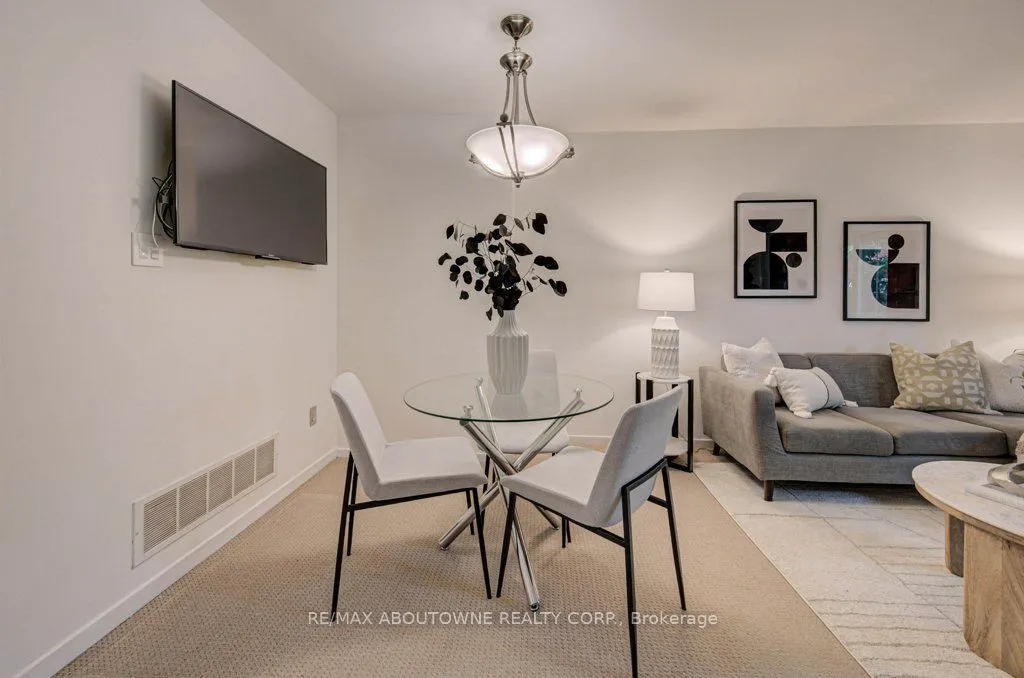 1012 ELIZABETH Place — photo 3
