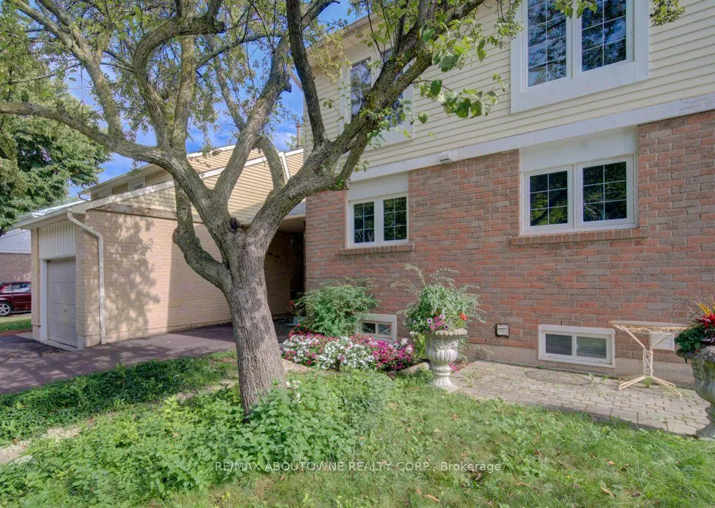 1012 ELIZABETH Place — photo 18