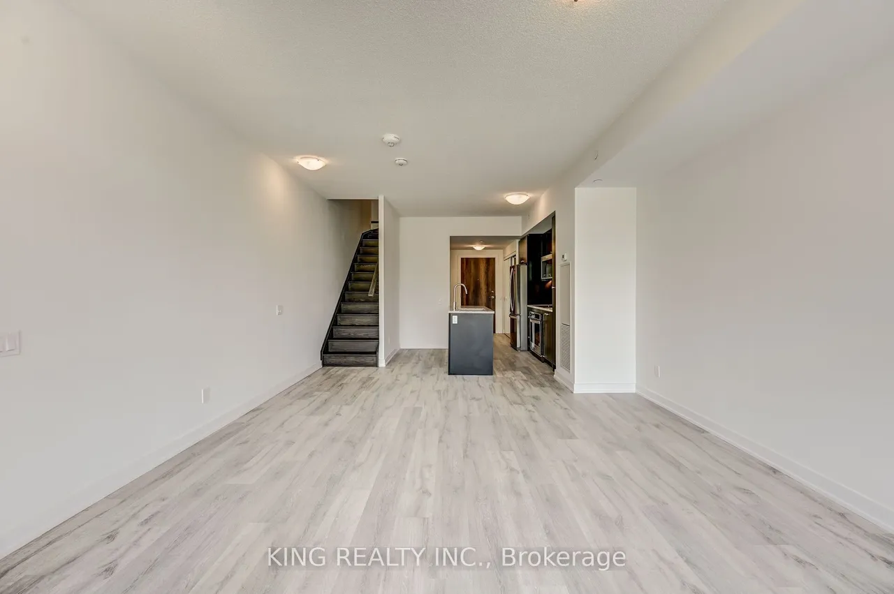 251 Manitoba Street — photo 3