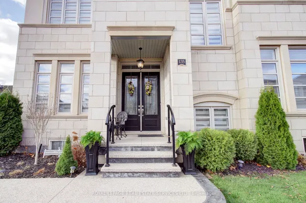 135 Zachary Crescent — photo 2