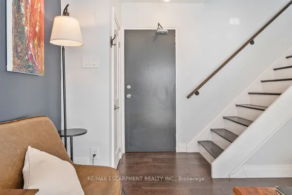 469 CLARIDGE Road — photo 2