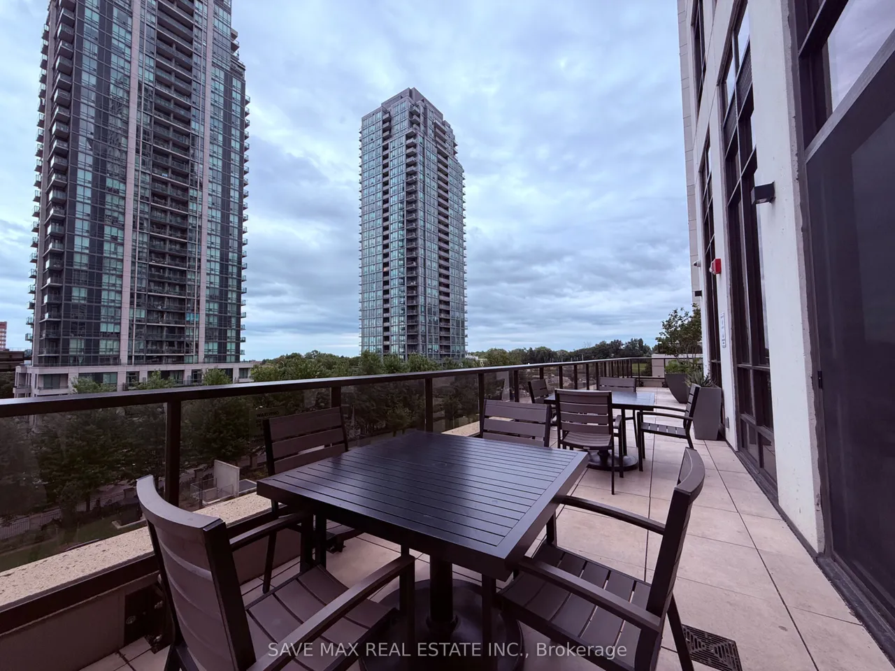 30 Elm Drive W — photo 11