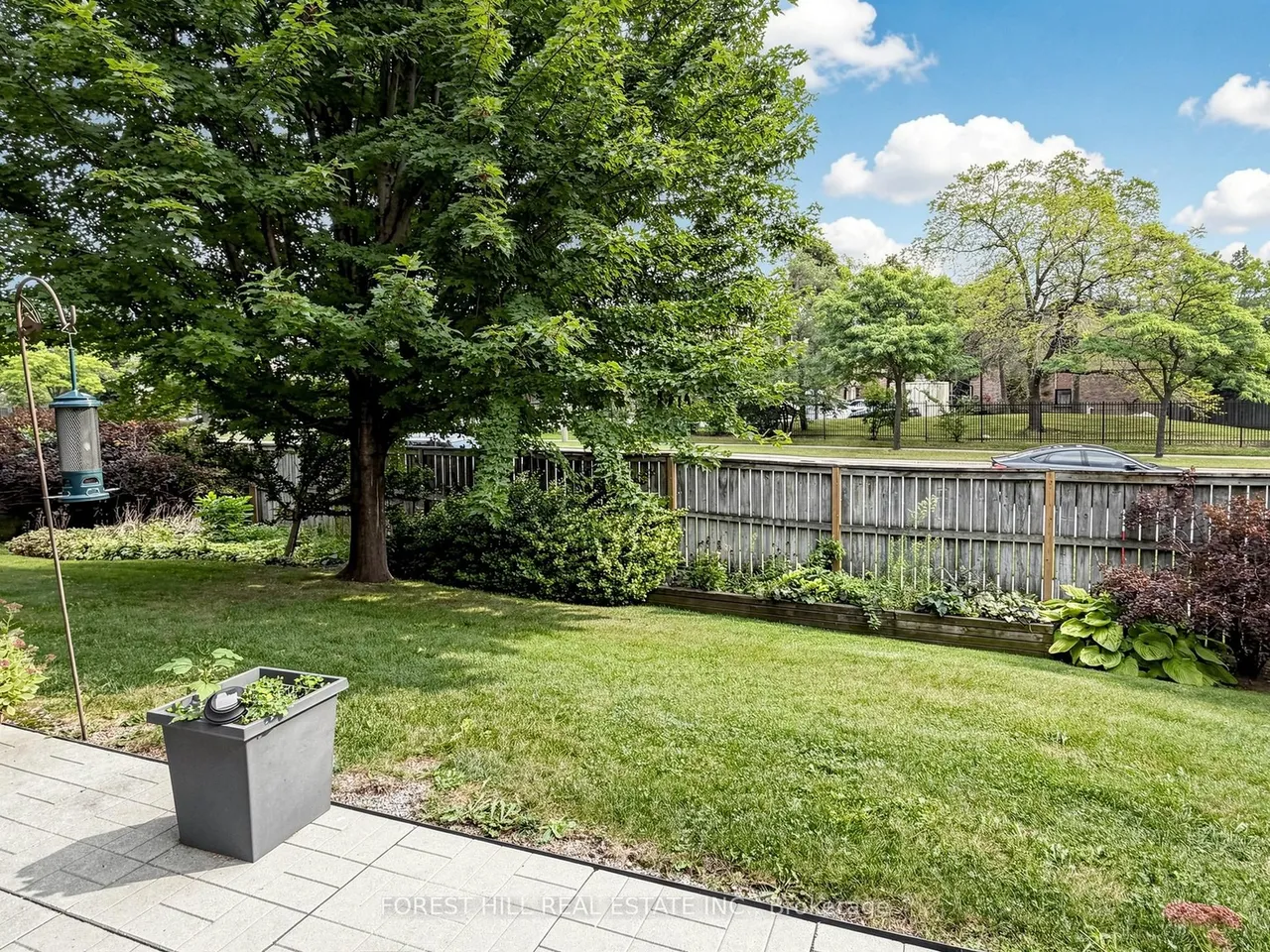 725 Vermouth Avenue — photo 24