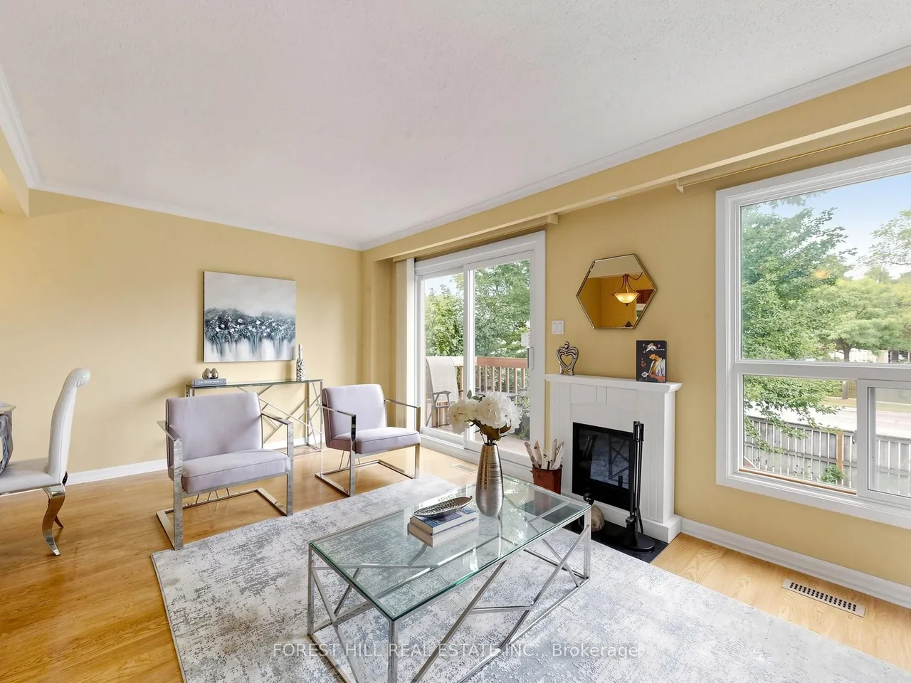 725 Vermouth Avenue — photo 3