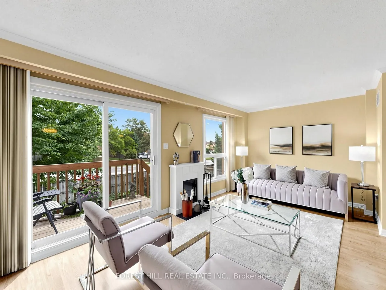 725 Vermouth Avenue — photo 2