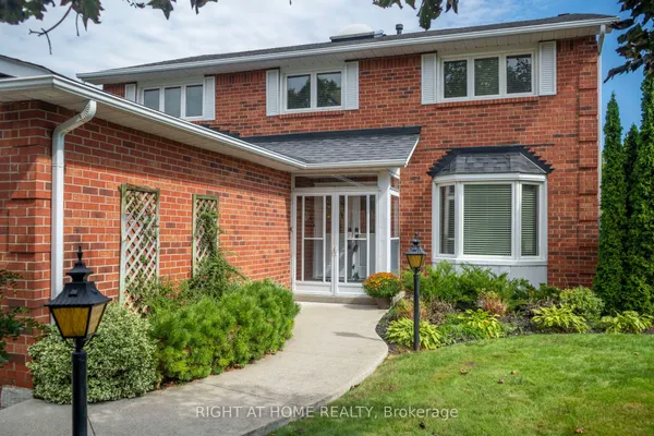 20 Mowat Court — photo 2