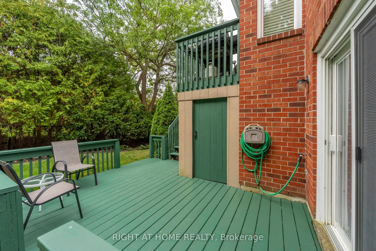 20 Mowat Court — photo 50