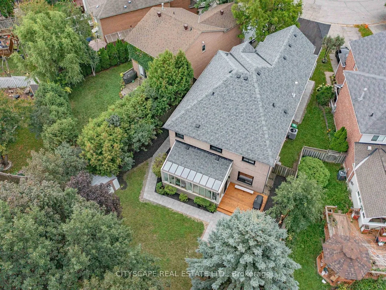 5610 Cortina Crescent — photo 3