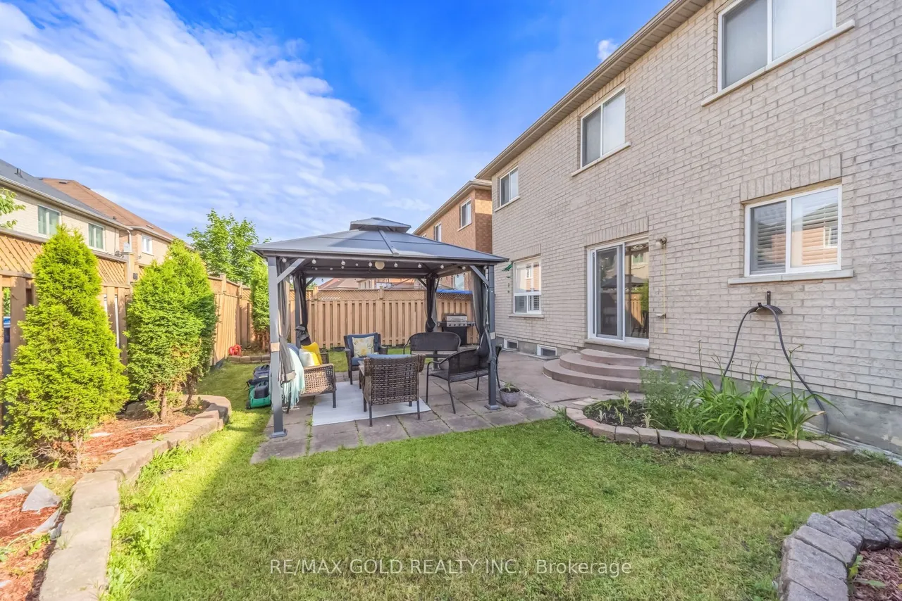 15 Newark Way — photo 43