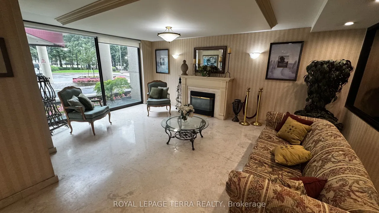 3700 Kaneff Crescent — photo 25