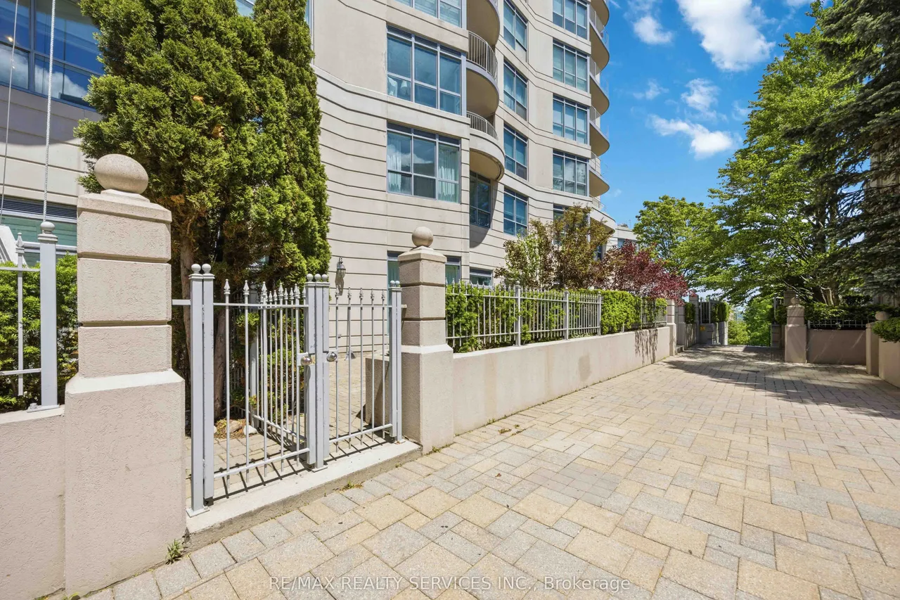 2111 Lake Shore Boulevard W — photo 33